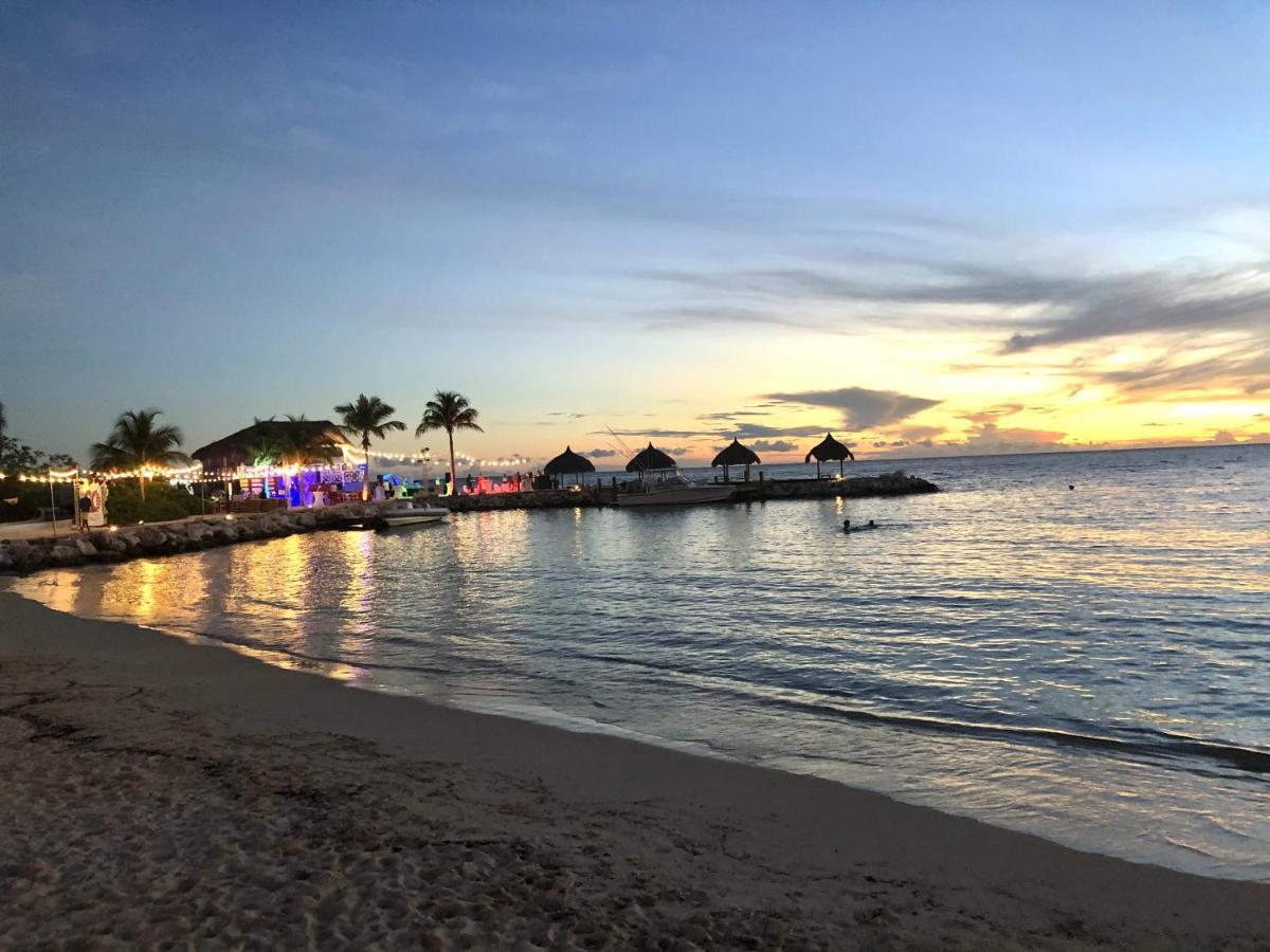 Blue Bay Penthouse Reef 5, Beach Golf Pool Dive With Ocean View Dorp Dorp Sint Michiel 外观 照片